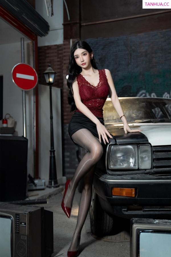 周于希dummy  [XiuRen]高清写真图 2024.01.19 No.7993 周于希Sally 黑丝美臀第14张图片